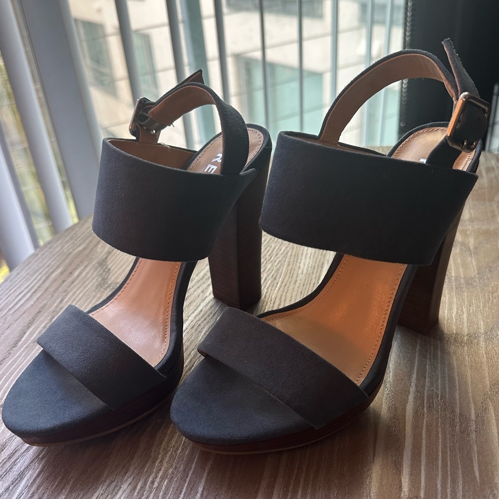 NEW Report Lawrena Blue Suede Platform Heels - NWT 6